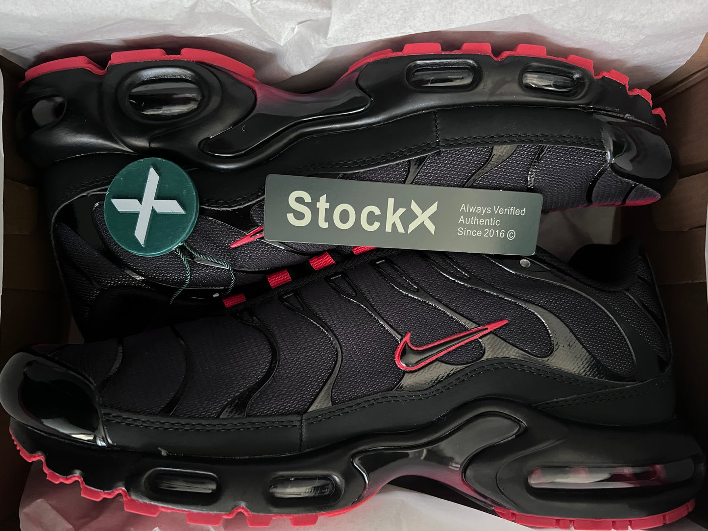 Nike Air Max Plus Black/Red